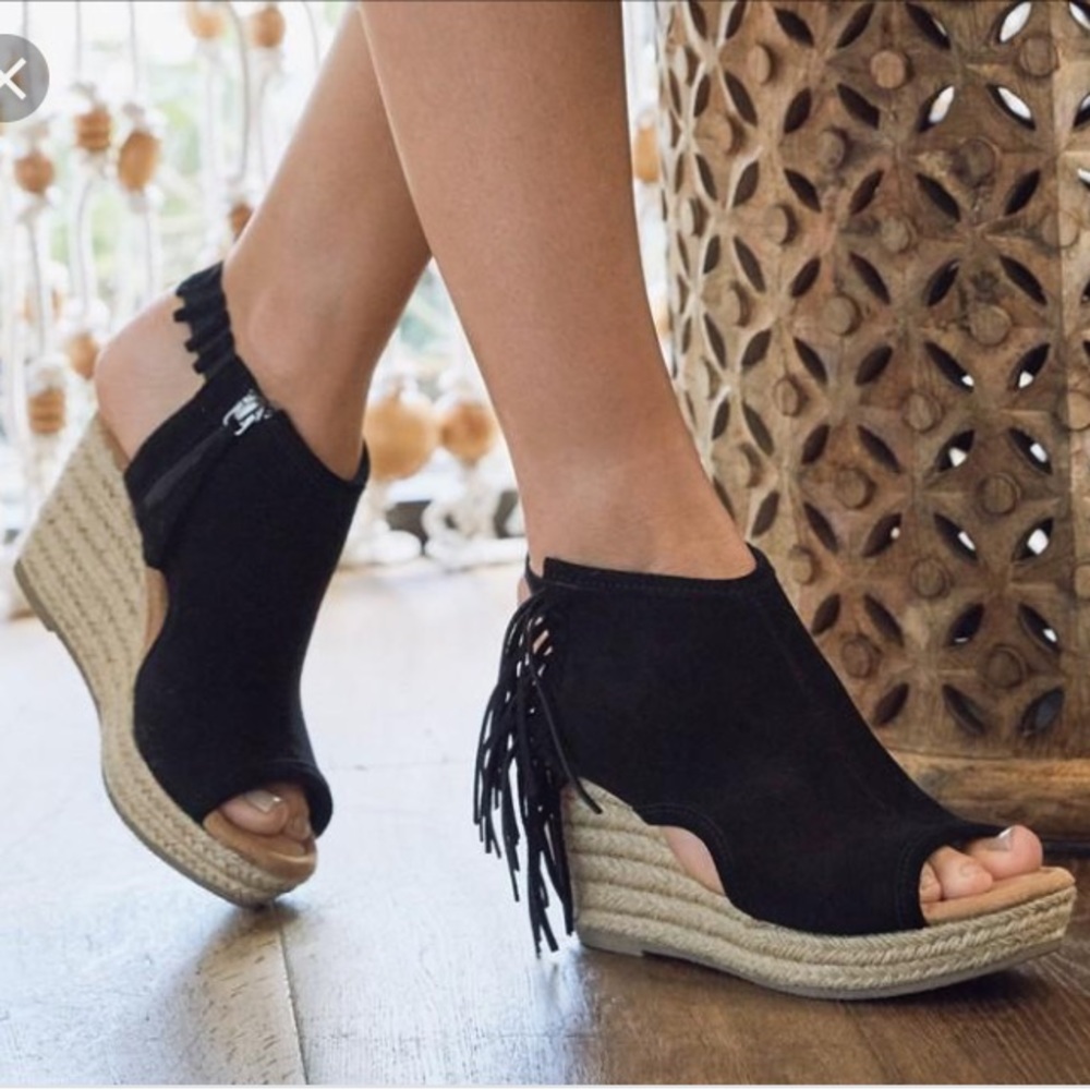 Minnetonka  black Blaire Suede Wedge Sandals 7